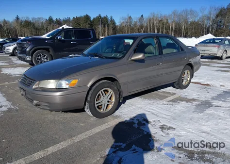 1999 Toyota Camry Le V6 z USA, uszkodzony, nr VIN 4T1BF22K5XU932016